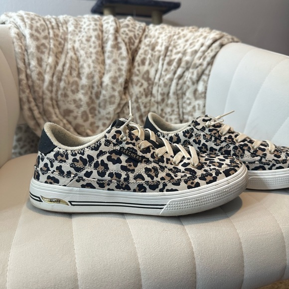 Sketchers - Picture 1 of 4